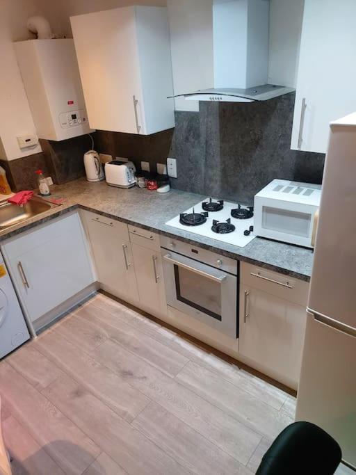 Home Away Barking Barking  Exteriör bild