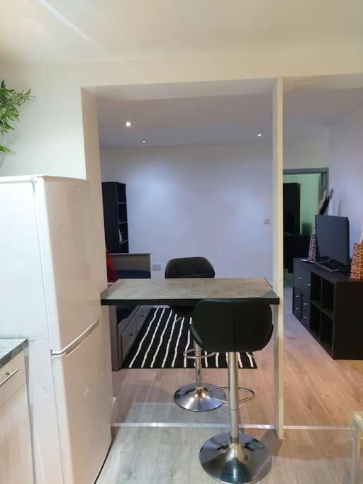 Home Away Barking Barking  Exteriör bild