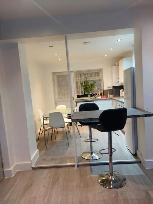 Home Away Barking Barking  Exteriör bild
