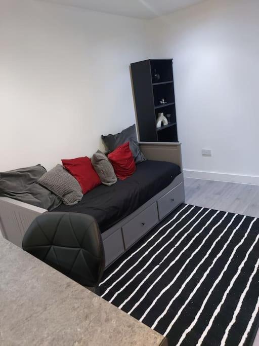 Home Away Barking Barking  Exteriör bild