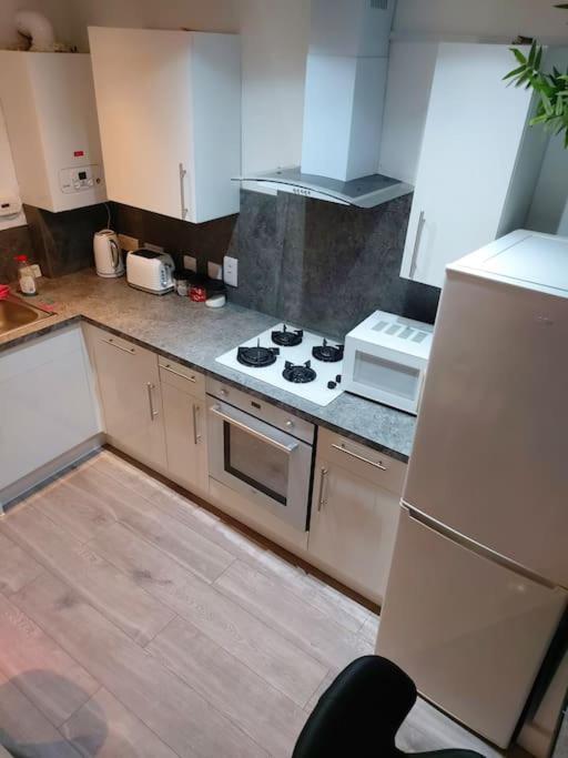 Home Away Barking Barking  Exteriör bild